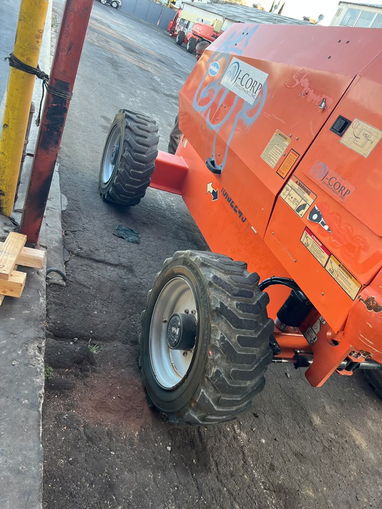Articulated Boom Lift - View 3